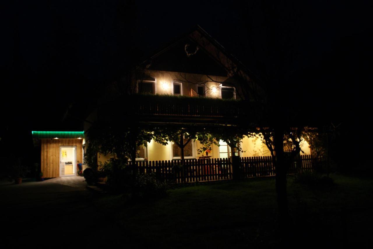 Weingut Lieschnegg Hotel Лейтшах Екстериор снимка
