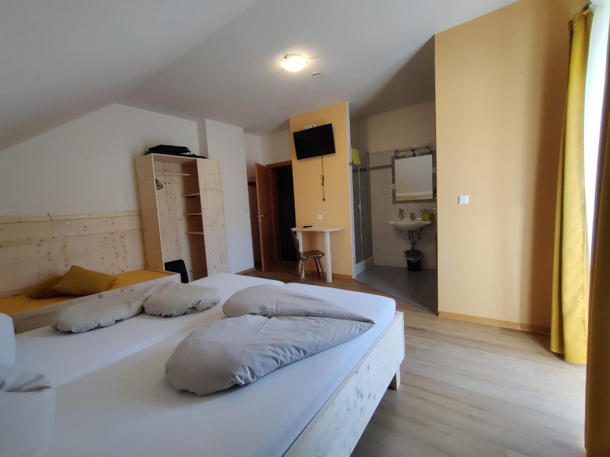 Weingut Lieschnegg Hotel Лейтшах Екстериор снимка